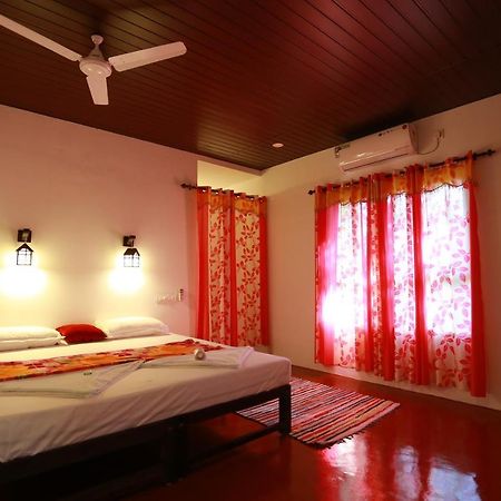 Marari John'S Beach Apartment Mararikulam Exterior photo